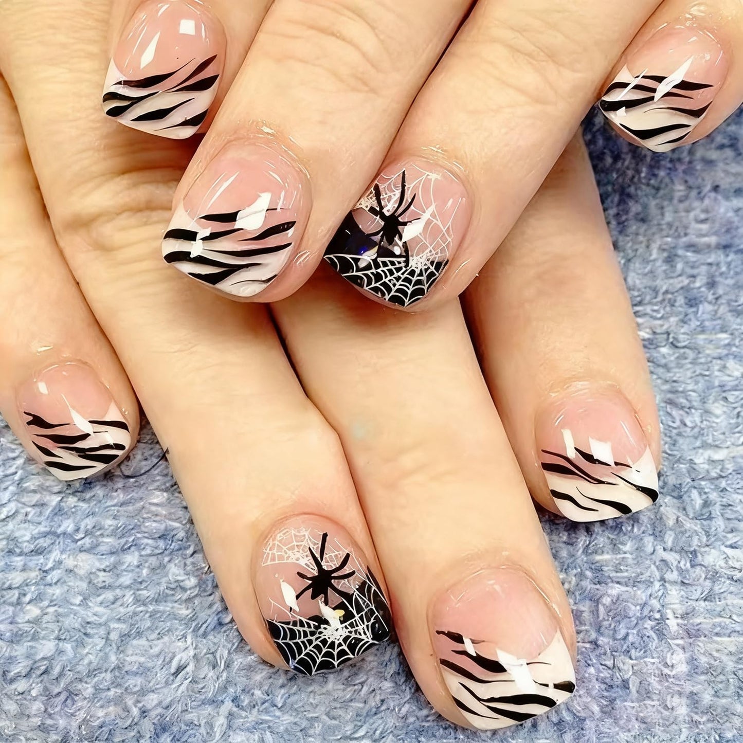 24Pcs Christmas Press on Nails Short Square Fake Nails Red White Snowflake Rhinestones Design Xmas Glue on Nails Glitter French Tip False Nails Winter Acrylic Nails Pink Christmas Artificial Nails Kit